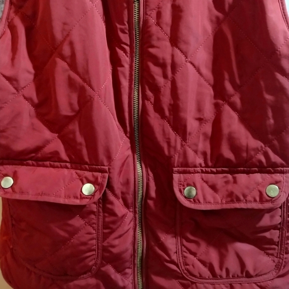 WOMENS BEAUTIFUL MAROON RED PLUM SHERPA VEST WITH GOLD ACCENTS - Picture 10 of 11